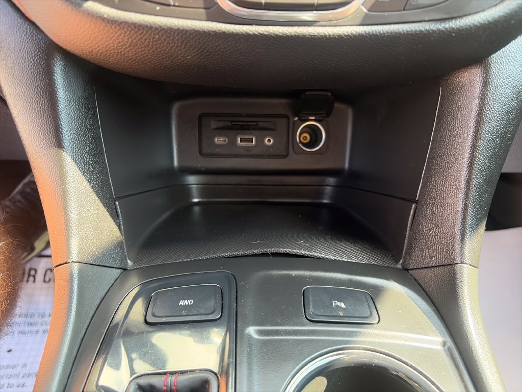 Used 2022 Chevrolet Equinox RS w/ RS Leather Package AWD/4WD image 35