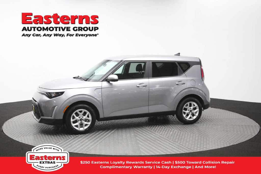 Used 2023 Kia Soul LX w/ LX Technology Package FWD image 59