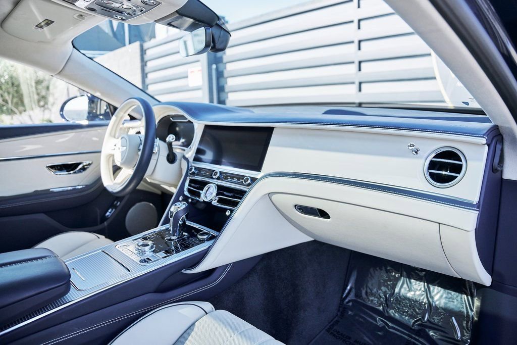 Used 2024 Bentley Flying Spur V8 AWD/4WD image 38