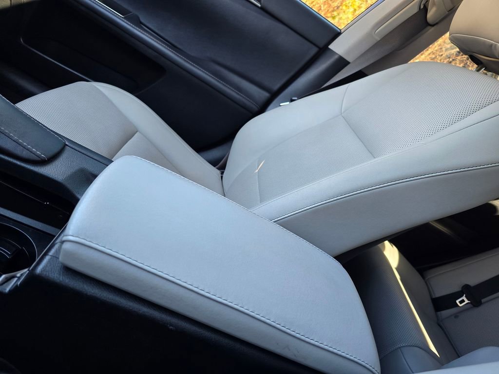 Used 2016 Lexus ES 300h image 44