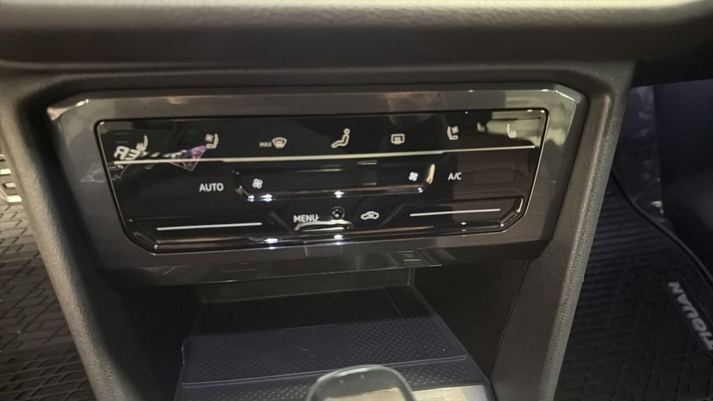 Used 2023 Volkswagen Tiguan SEL R-Line image 23