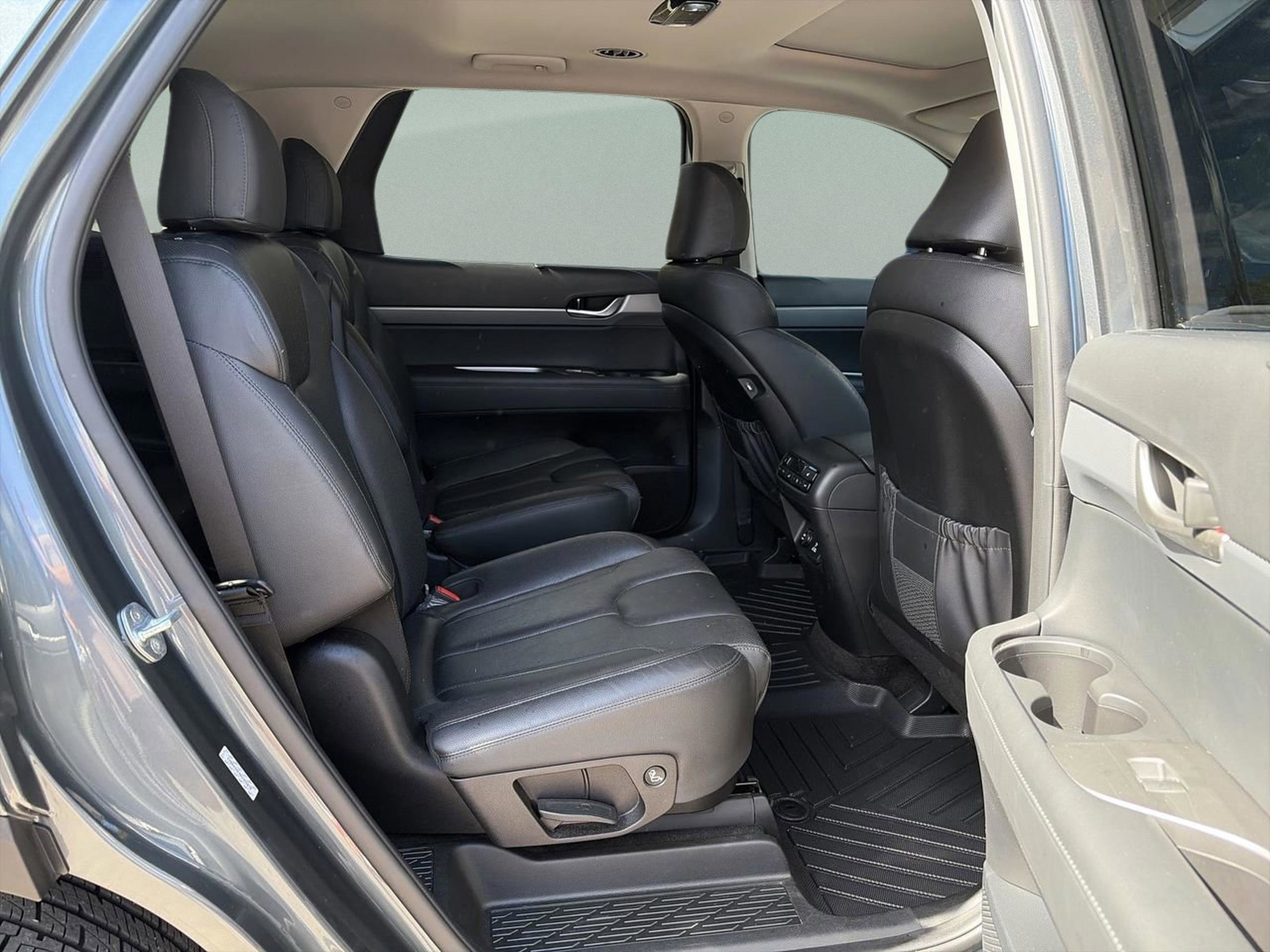Used 2022 Hyundai Palisade SEL w/ Premium Package image 19