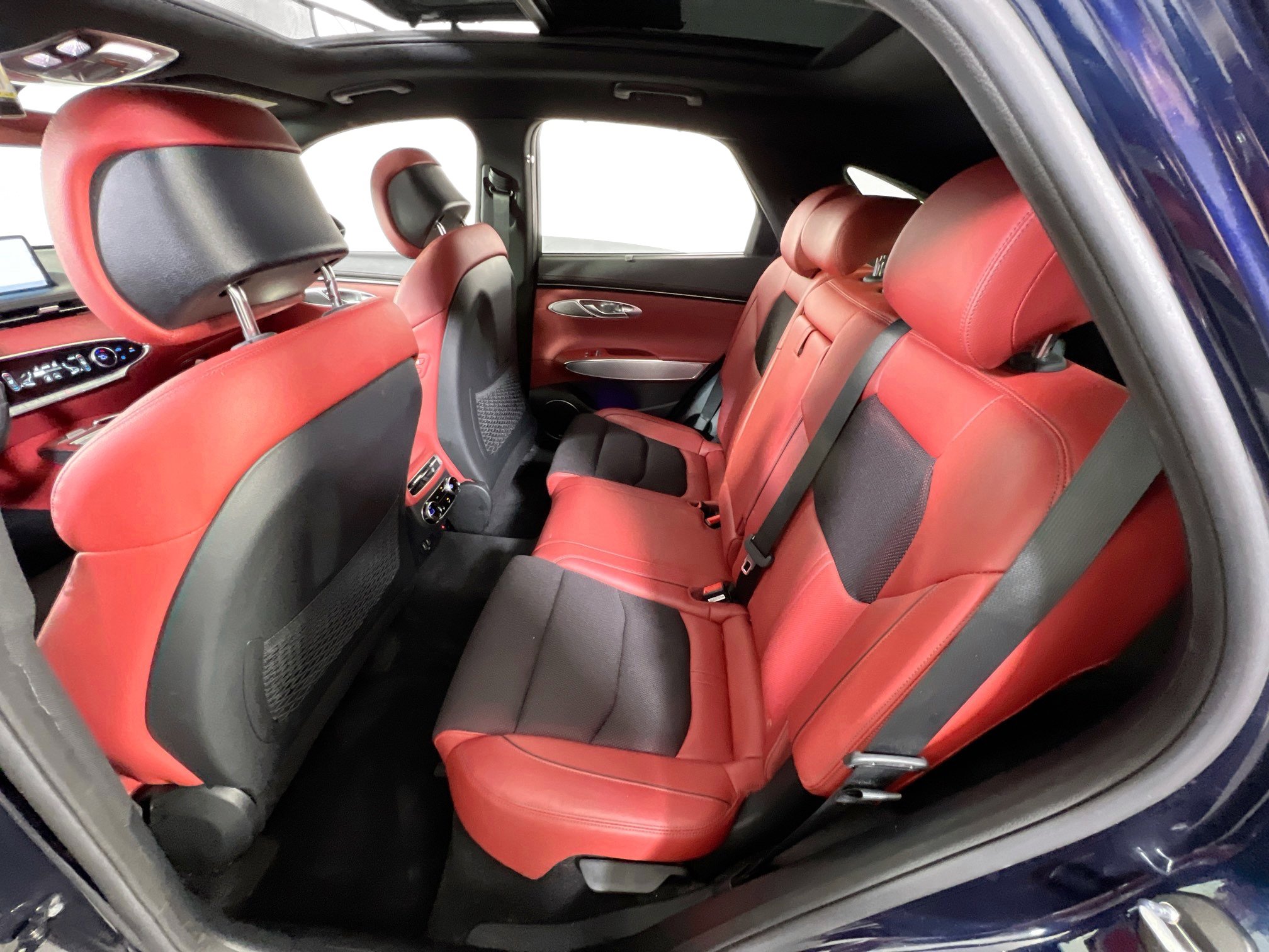 Used 2023 Genesis GV70 2.5T w/ Sport Prestige Package image 25