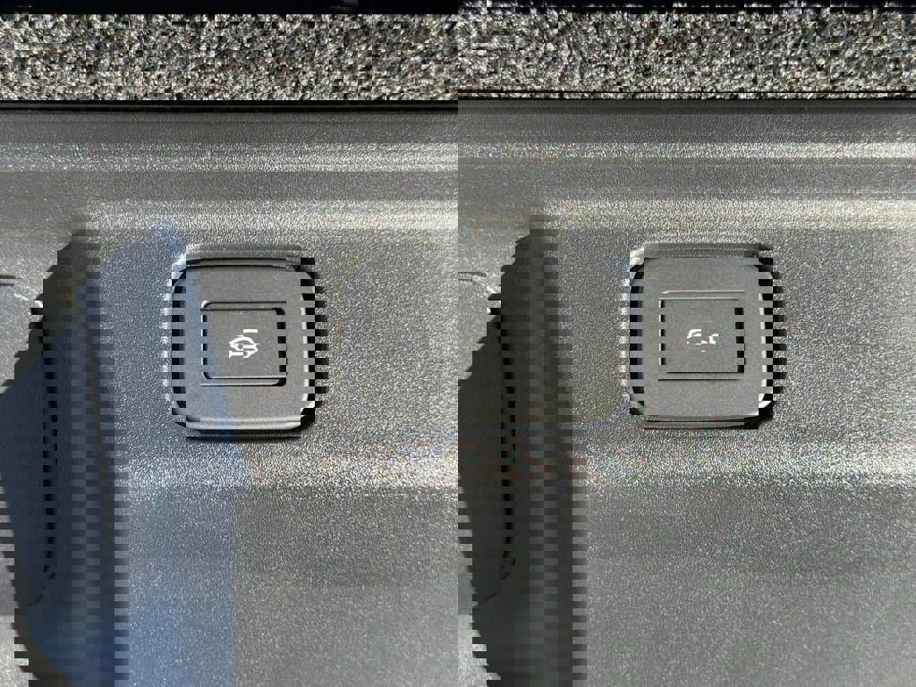 New 2026 Land Rover Range Rover SE image 38