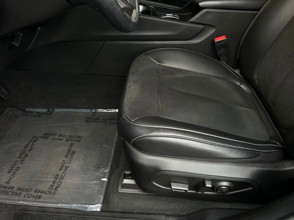 Used 2025 Jeep Grand Cherokee L Altitude RWD image 12