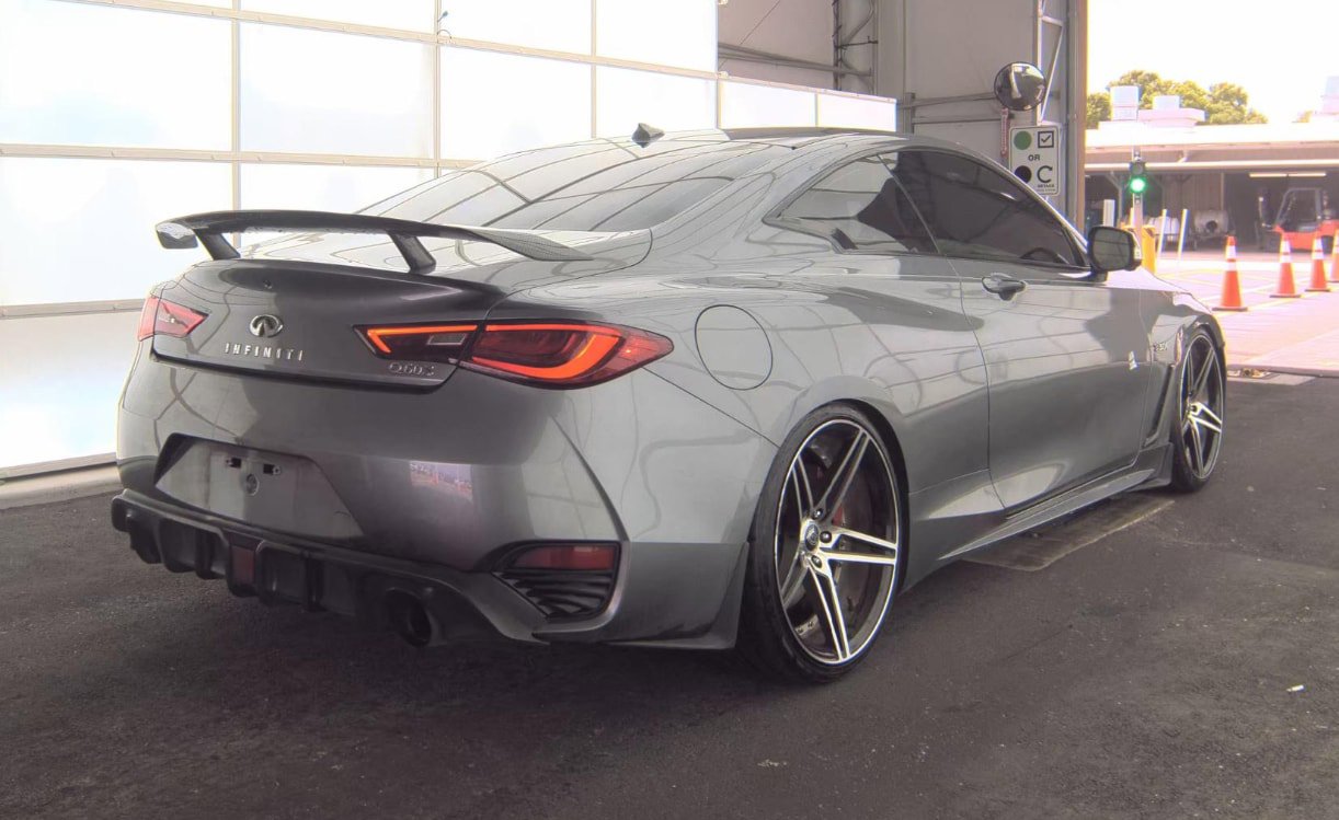 Used 2017 INFINITI Q60 Red Sport 400 RWD image 5