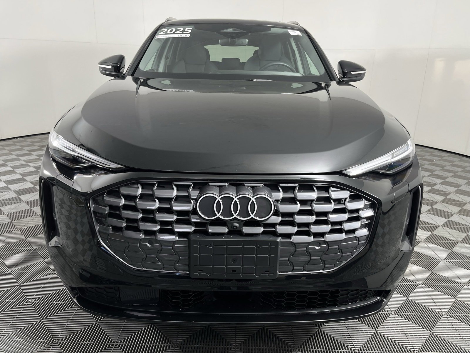 Used 2025 Audi Q5 2.0T Premium Plus w/ Premium Plus image 2