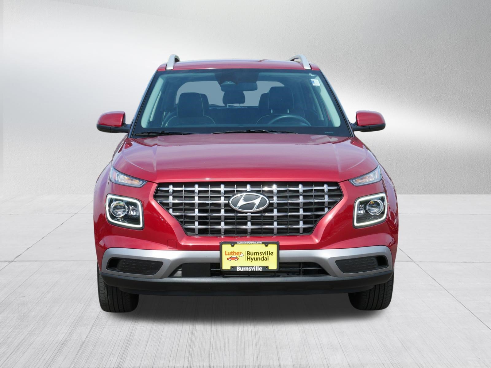 Used 2024 Hyundai Venue Limited FWD image 2