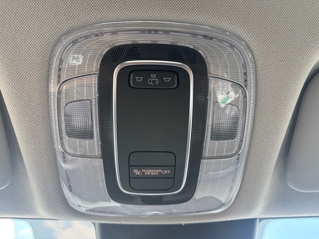 Used 2025 Hyundai Elantra SE FWD image 11