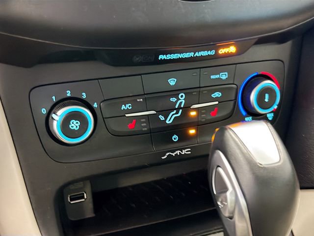 Used 2015 Ford Focus SE w/ SE Cold Weather Package image 12