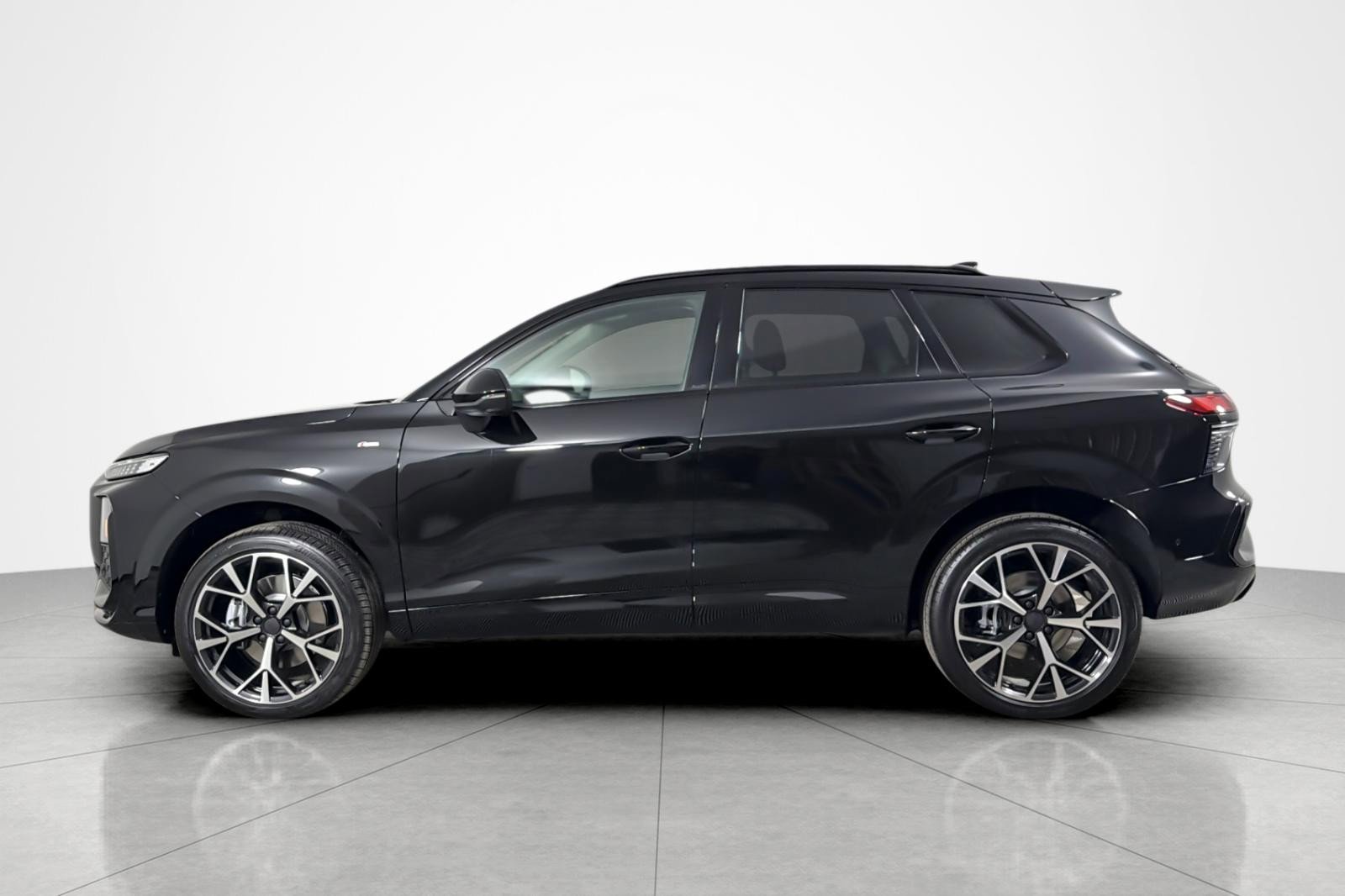 New 2026 Audi Q3 quattro 2.0T AWD/4WD image 3