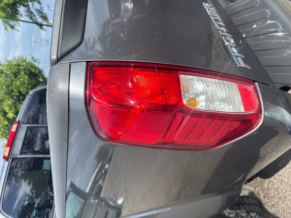 Used 2016 Nissan Frontier SV image 39