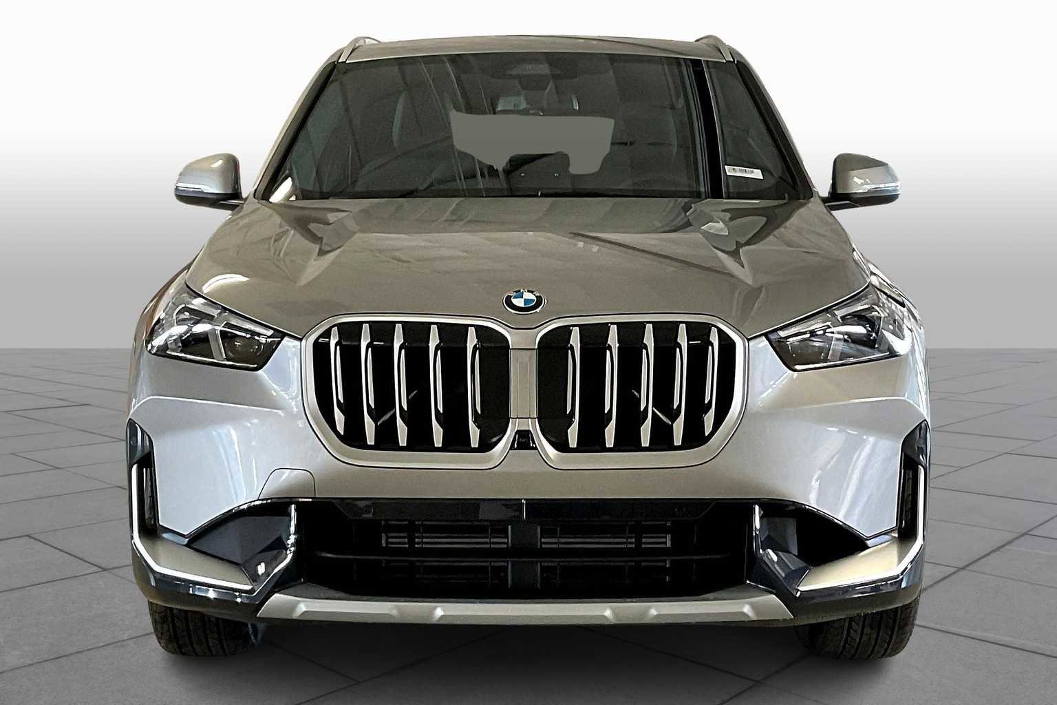 Used 2025 BMW X1 xDrive28i w/ Technology Package image 3