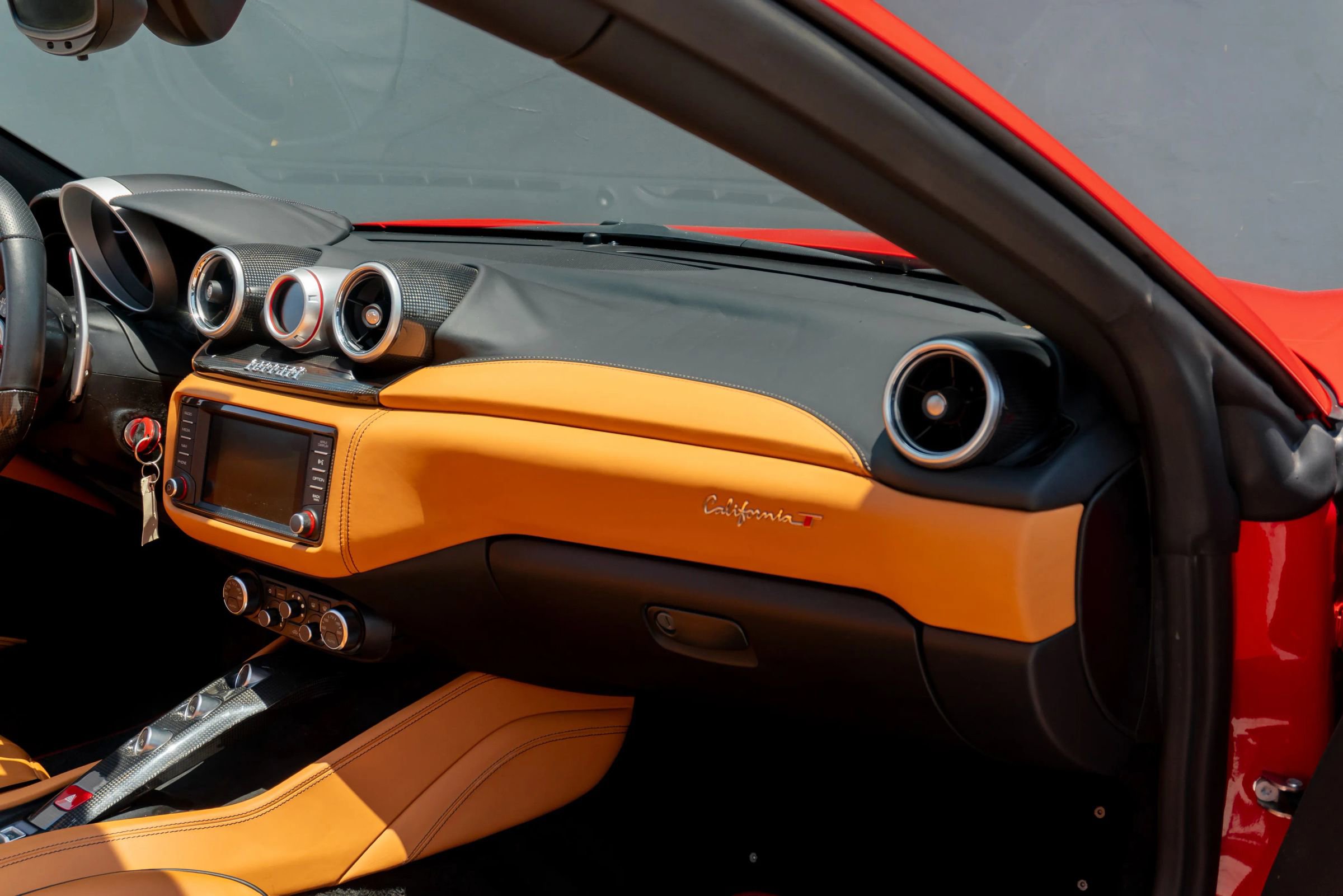 Used 2016 Ferrari California T RWD image 64