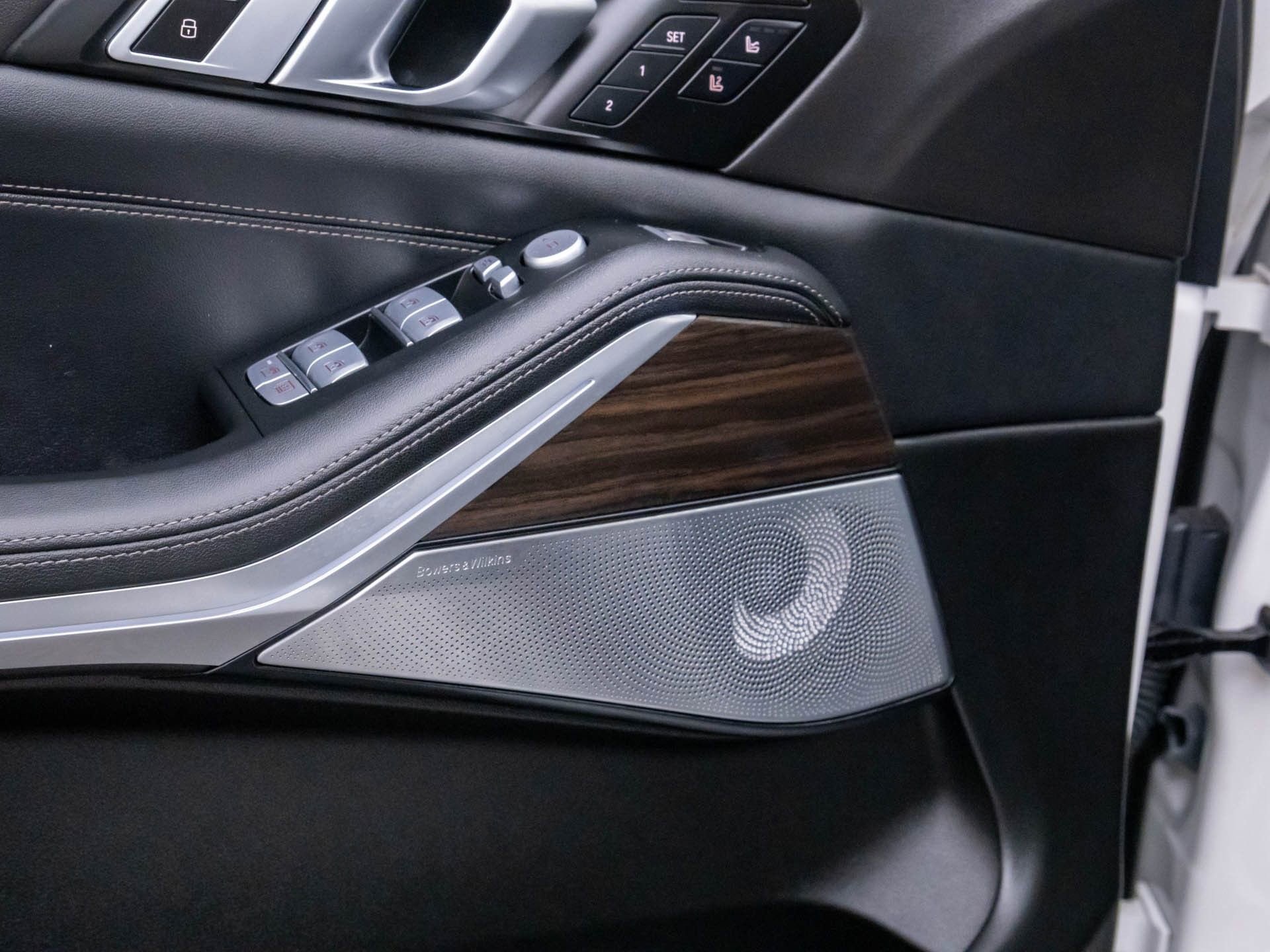 Certified 2025 BMW X7 xDrive40i w/ Executive Package image 14