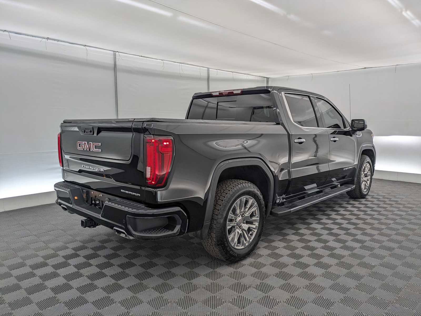 Used 2025 GMC Sierra 1500 Denali w/ Technology Package AWD/4WD image 6