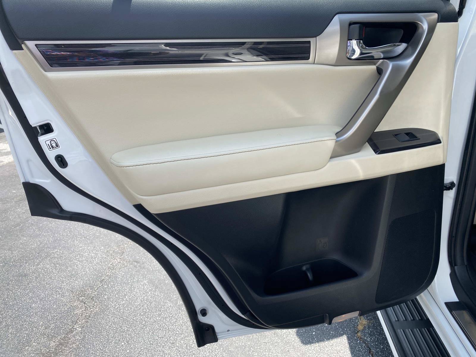Used 2020 Lexus GX 460 Premium w/ Premium Package AWD/4WD image 16