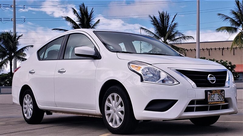 Used 2018 Nissan Versa SV FWD image 4