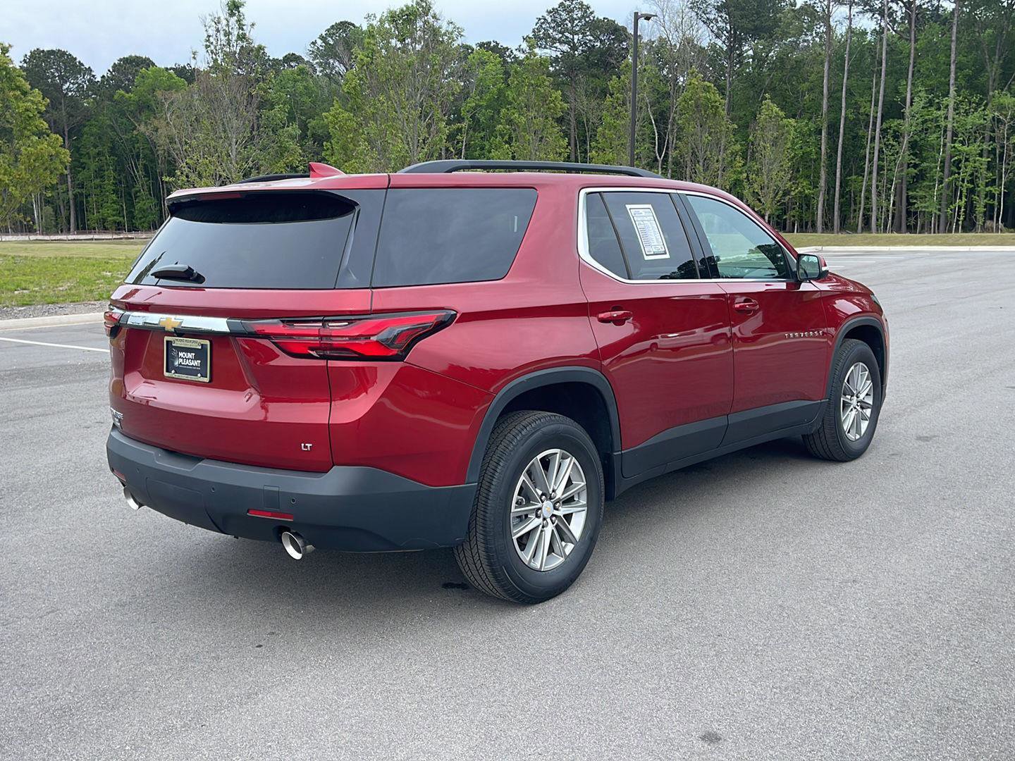 Used 2023 Chevrolet Traverse LT FWD image 7