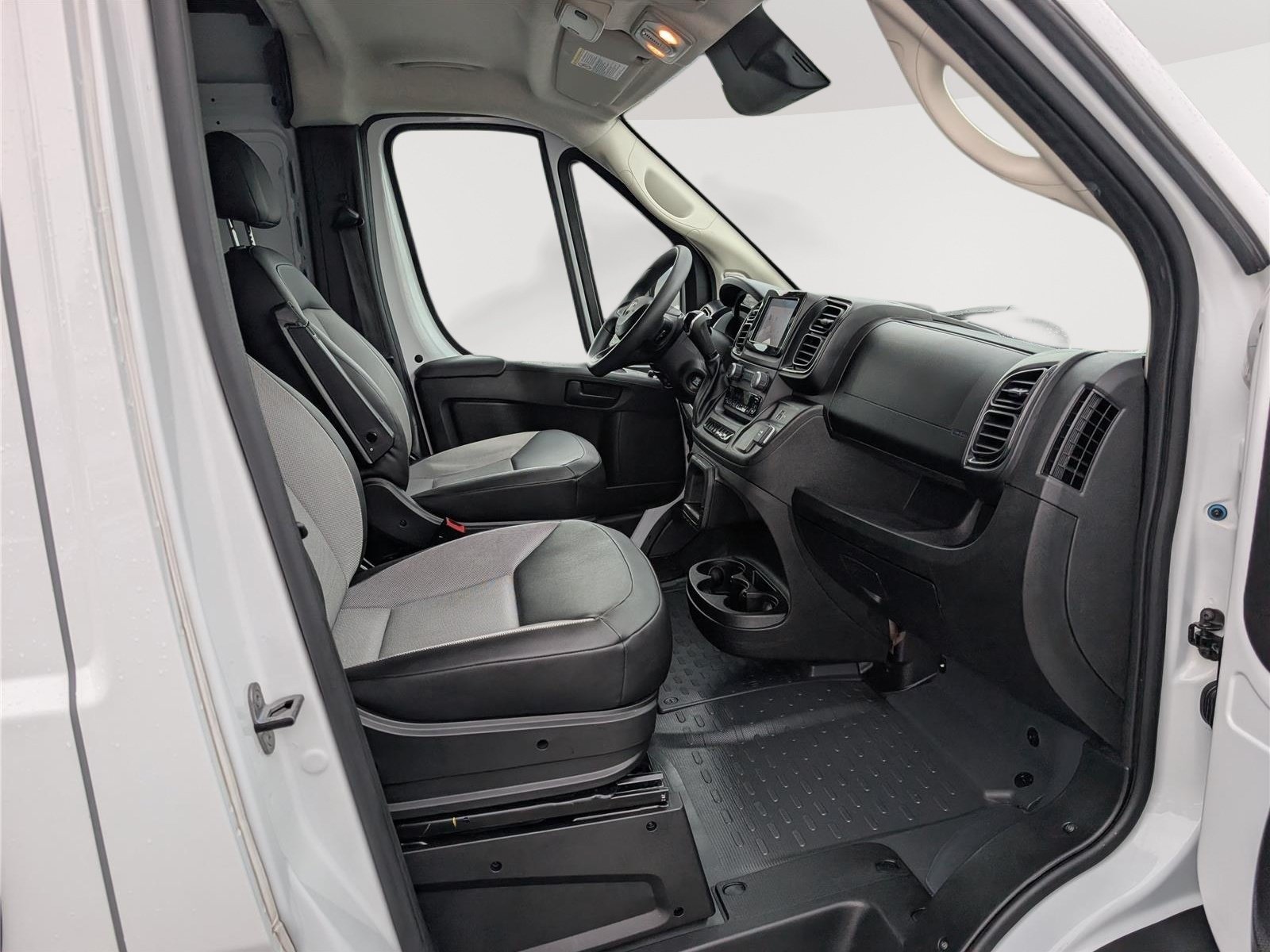 Used 2024 RAM ProMaster 2500 w/ Convenience Group FWD image 10