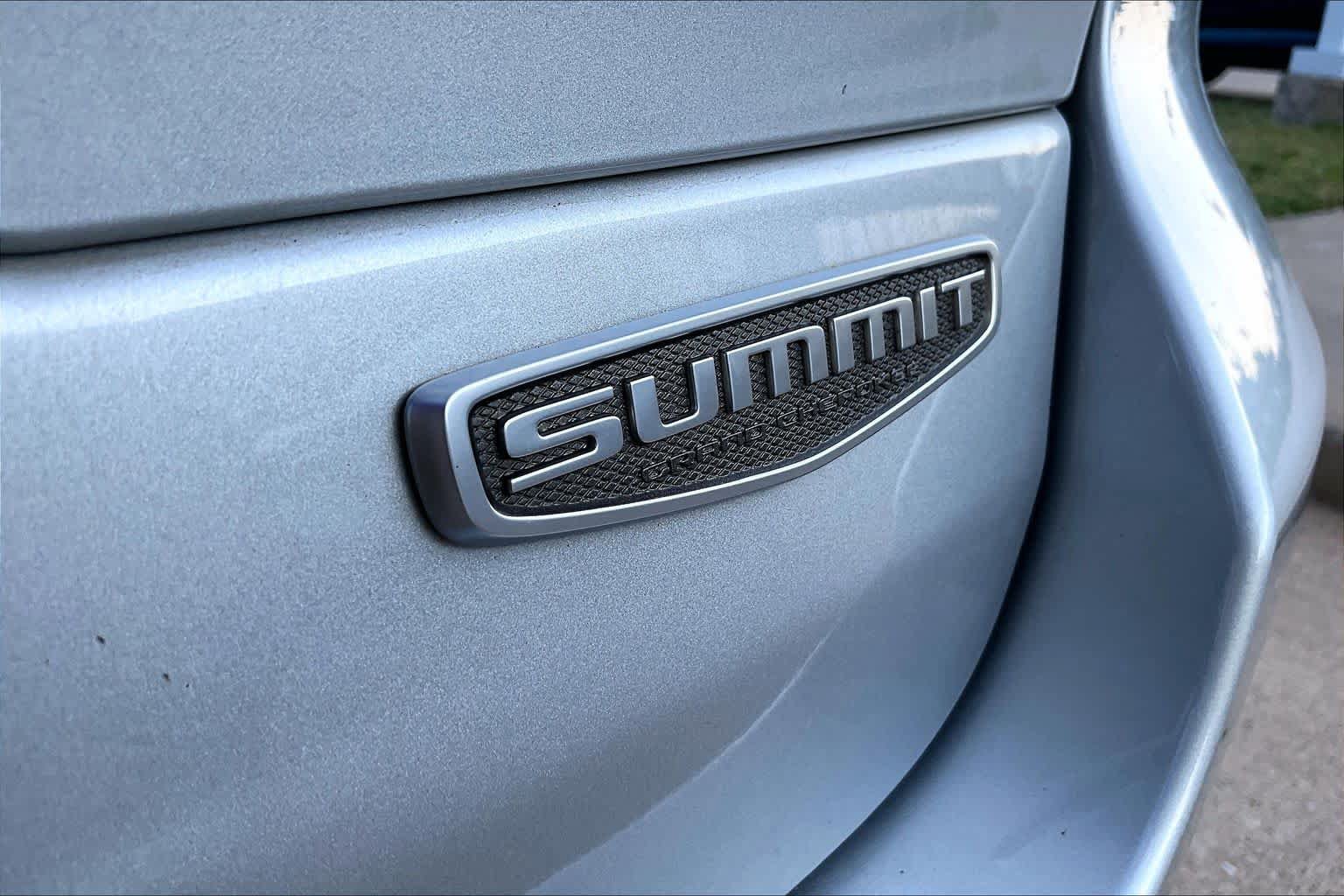 Used 2022 Jeep Grand Cherokee Summit AWD/4WD image 9