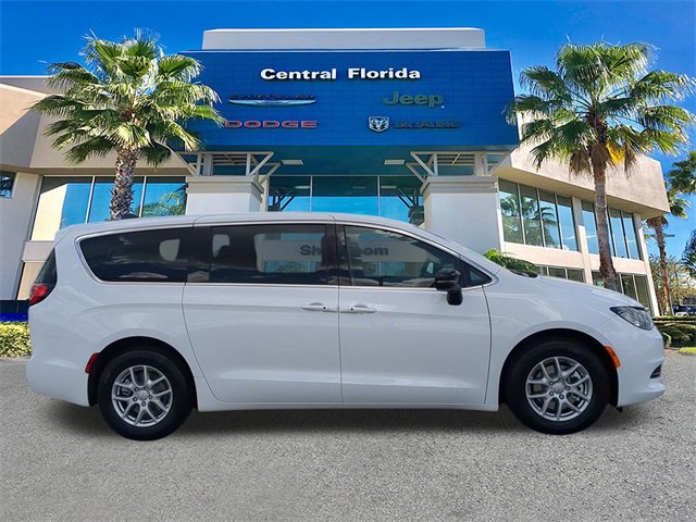 New 2026 Chrysler Voyager LX image 4