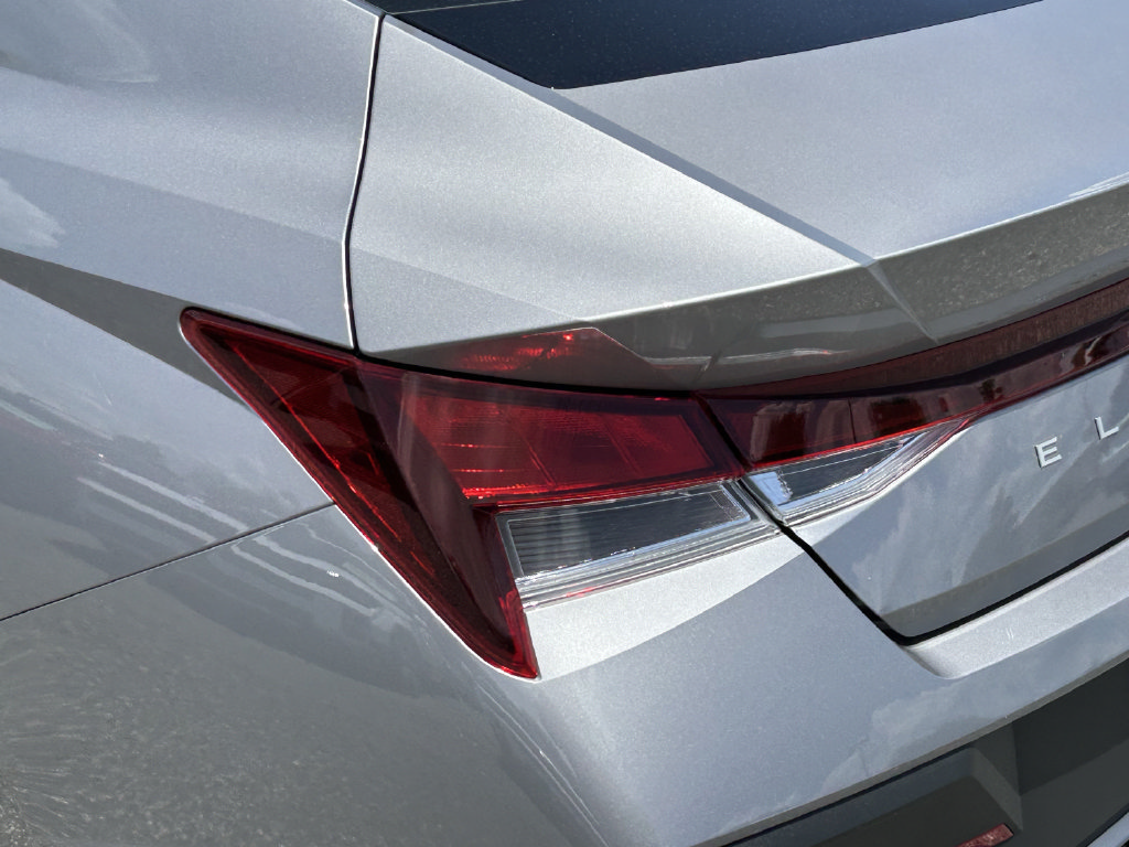 New 2025 Hyundai Elantra SE FWD image 31
