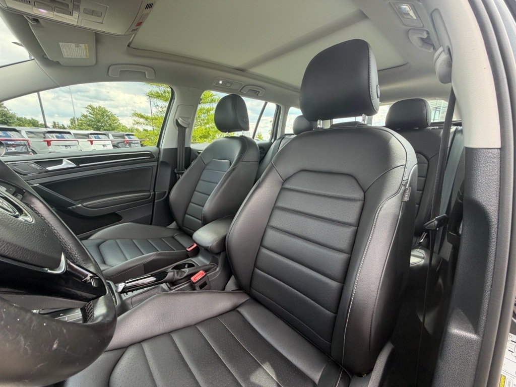 Used 2017 Volkswagen Golf SEL FWD image 10