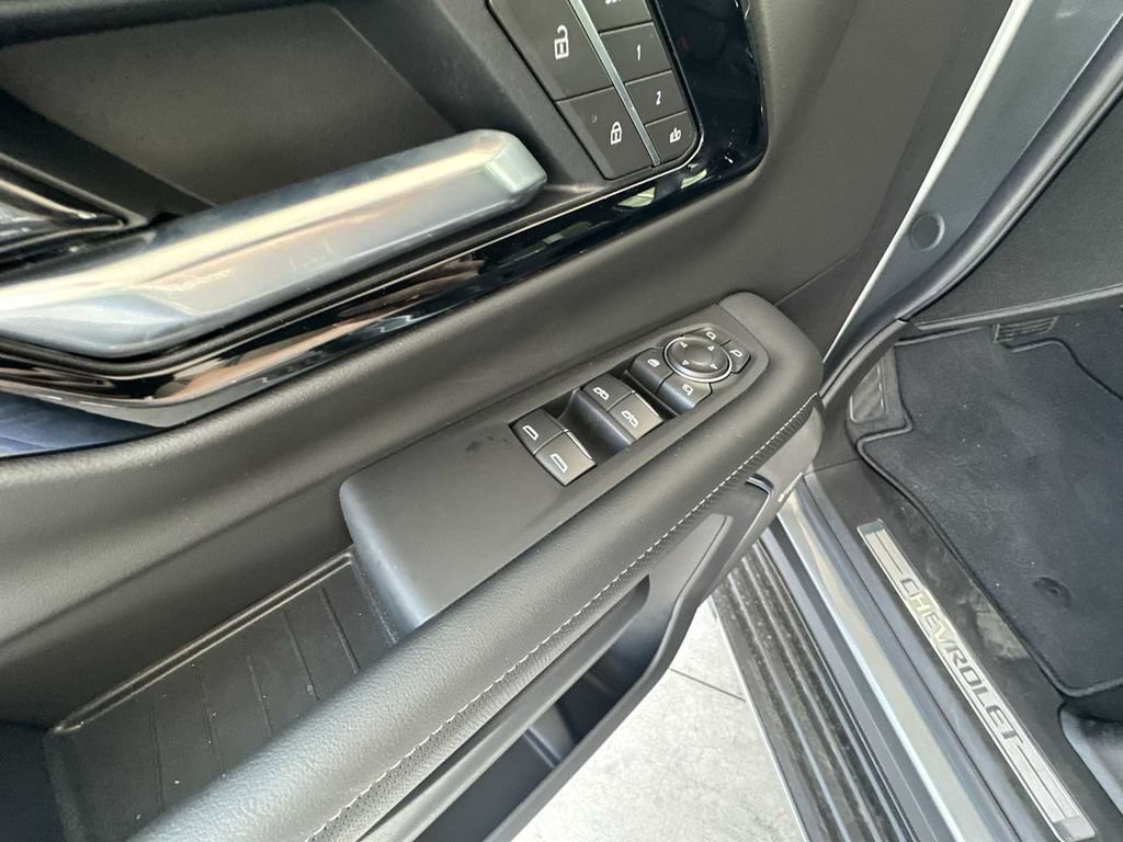 New 2025 Chevrolet Suburban Premier AWD/4WD image 23