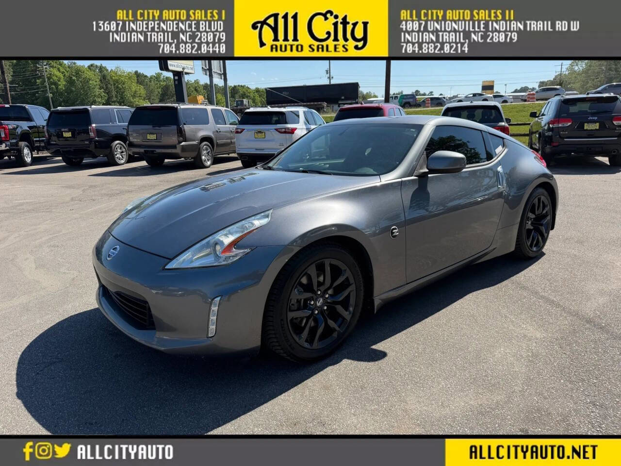 Used 2016 Nissan 370Z Coupe RWD image 3