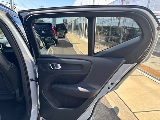 Used 2020 Volvo XC40 T5 R-Design w/ Protection Package AWD/4WD image 12