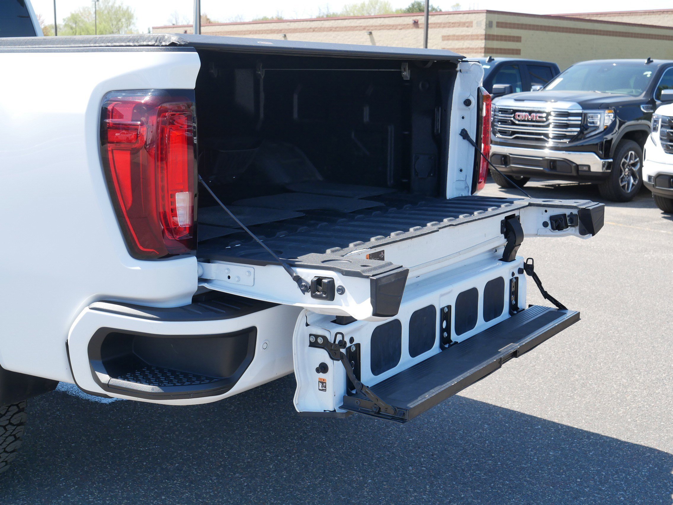 Used 2022 GMC Sierra 3500 AT4 w/ AT4 Premium Plus Package AWD/4WD image 18