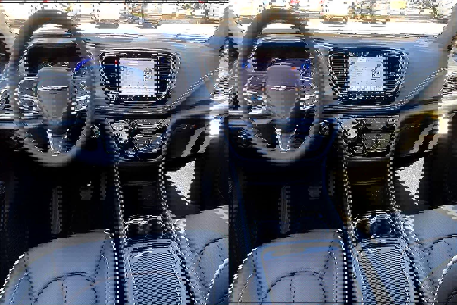 New 2026 Chrysler Pacifica Limited image 5