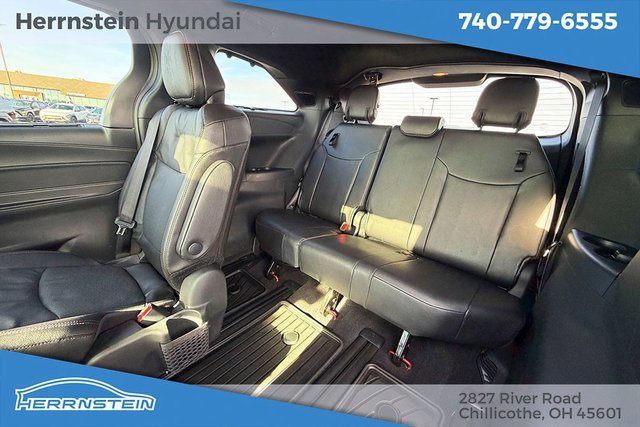 Used 2025 Toyota Sienna Platinum image 16