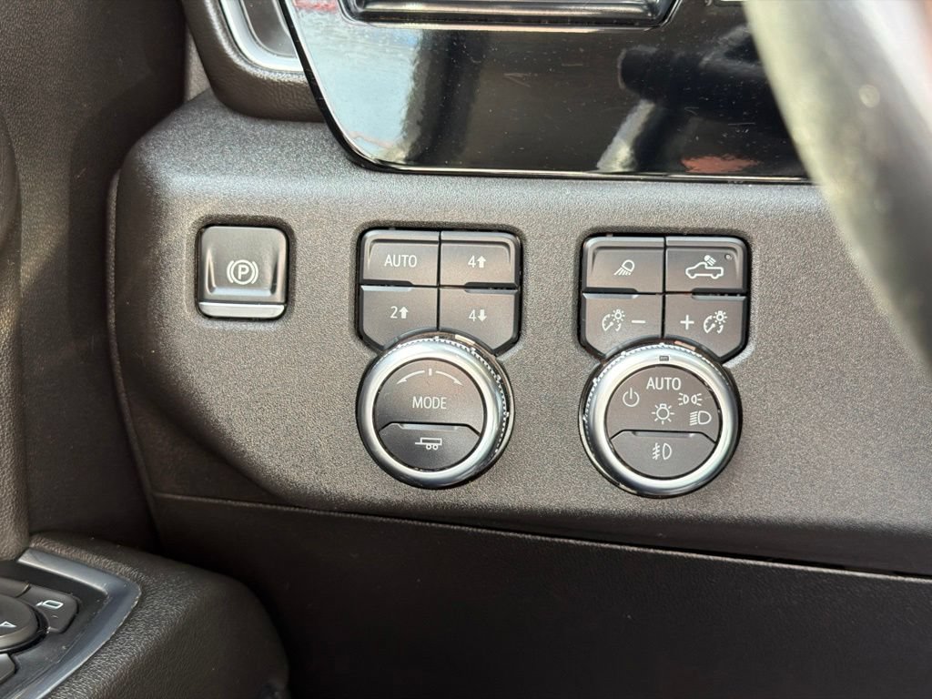 Used 2024 GMC Sierra 2500 SLT w/ SLT Premium Package AWD/4WD image 32