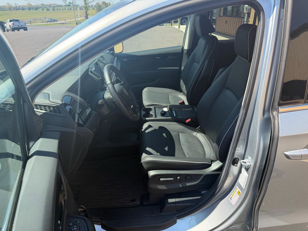 Used 2025 Honda Odyssey Elite image 9