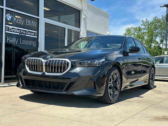 Certified 2026 BMW 530i xDrive w/ M Sport Package AWD/4WD image 3