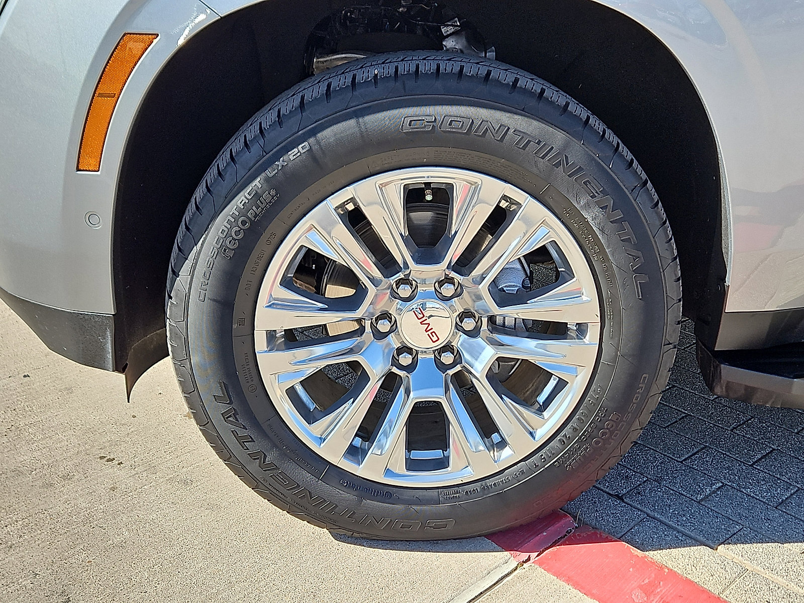 Used 2025 GMC Yukon XL Denali image 5