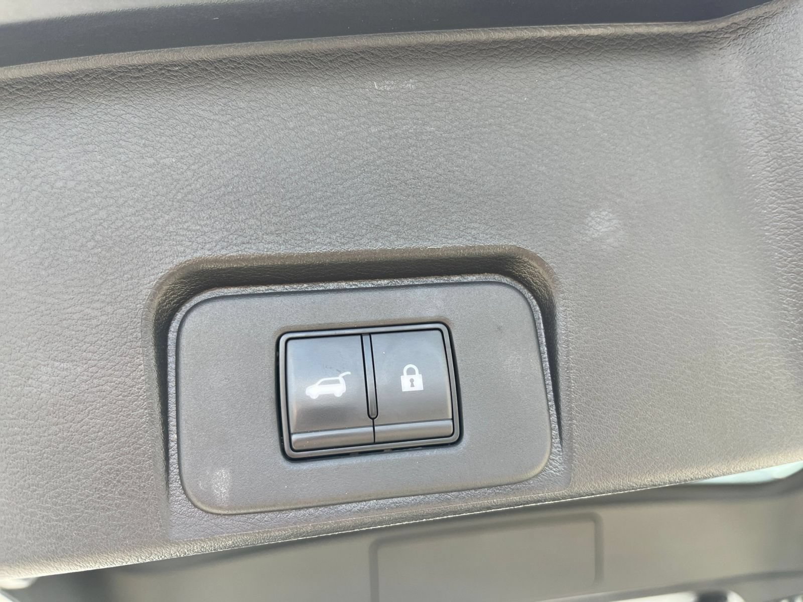 Used 2025 Nissan Rogue SV FWD image 22
