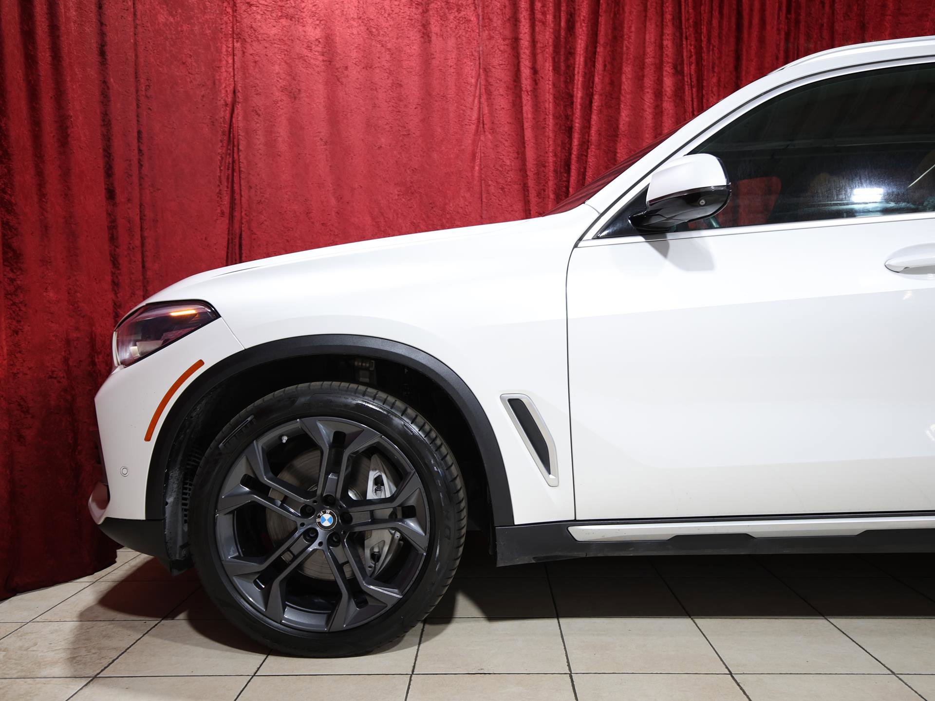 Used 2019 BMW X5 xDrive50i w/ Luxury Seating Package AWD/4WD image 5