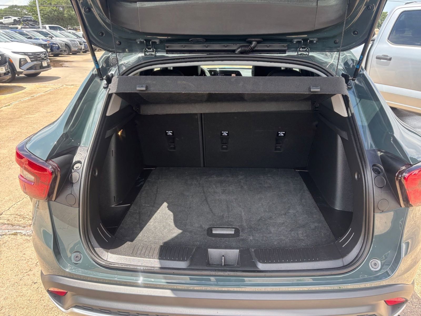 Used 2025 Chevrolet Trax LT FWD image 30