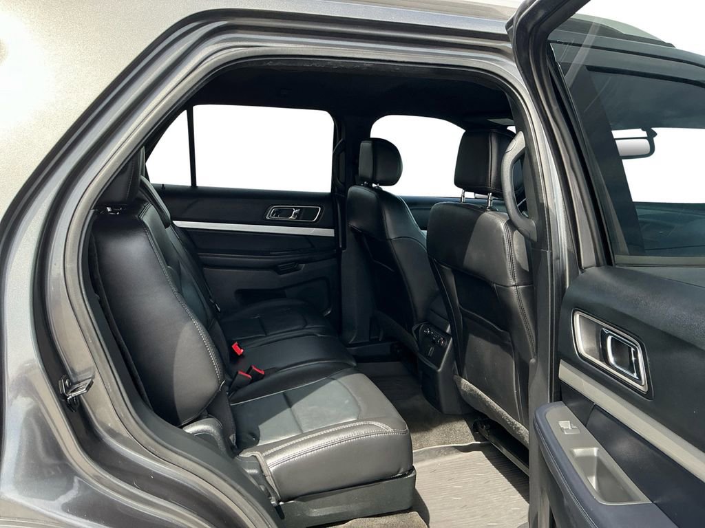 Used 2017 Ford Explorer XLT w/ Equipment Group 202A image 23