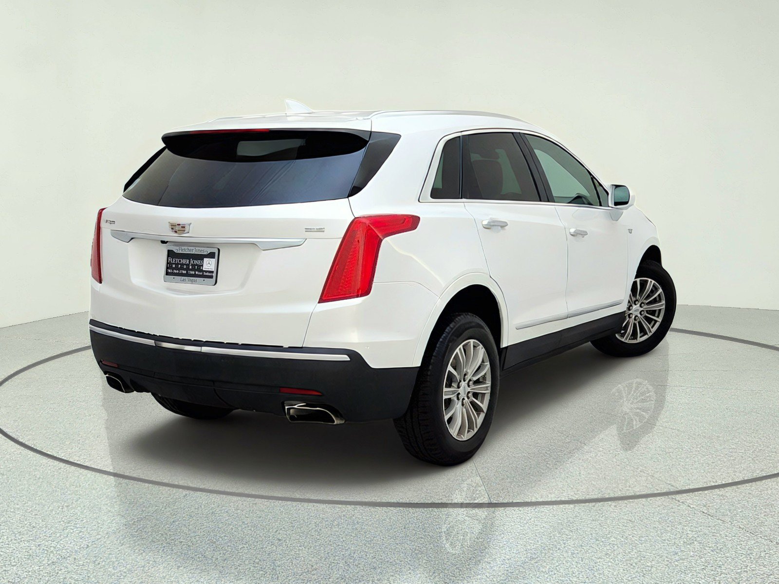 Used 2017 Cadillac XT5 Luxury w/ Driver Awareness Package FWD image 9