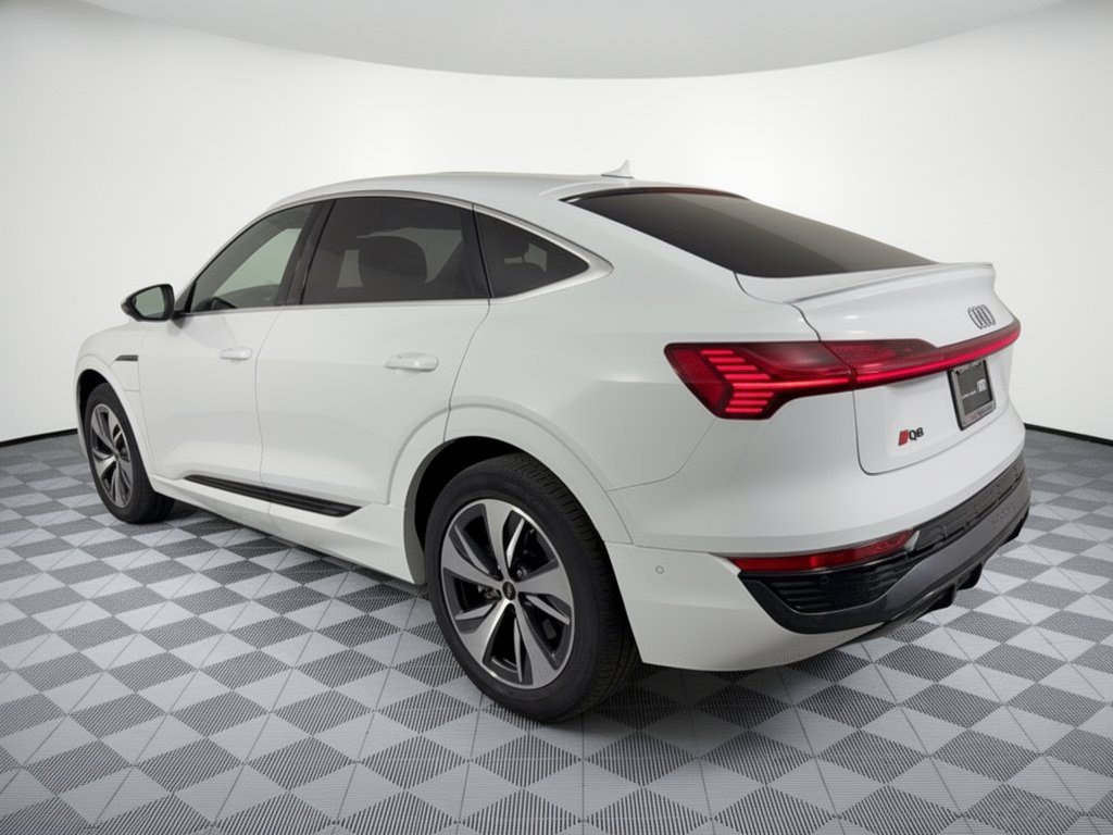 Used 2024 Audi Q8 e-tron Premium Plus AWD/4WD image 3