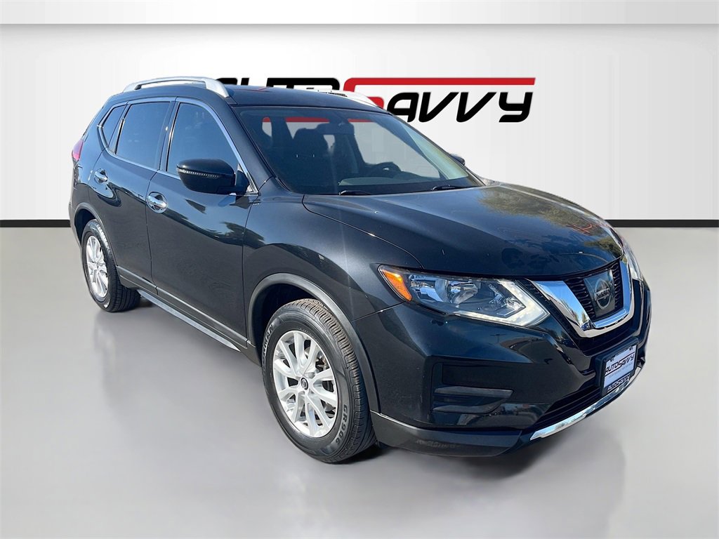 Used 2017 Nissan Rogue SV image 1