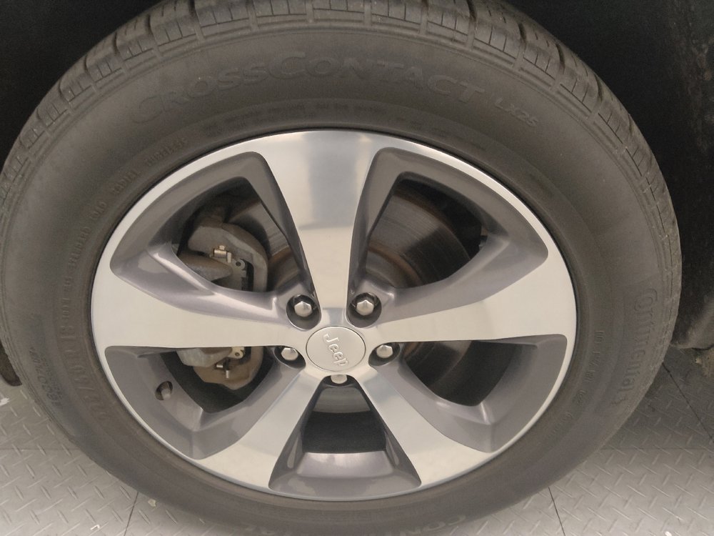 Used 2019 Jeep Cherokee Limited image 31