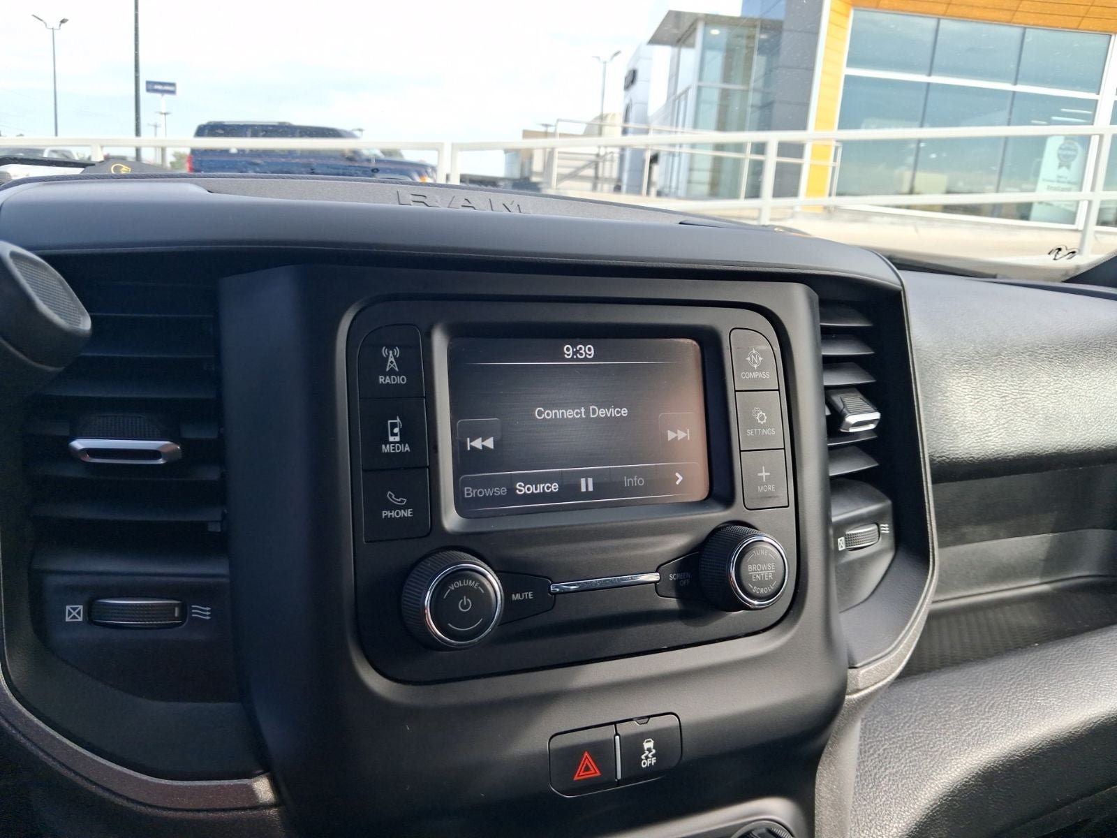 Used 2024 RAM 2500 Tradesman w/ Chrome Appearance Group AWD/4WD image 19