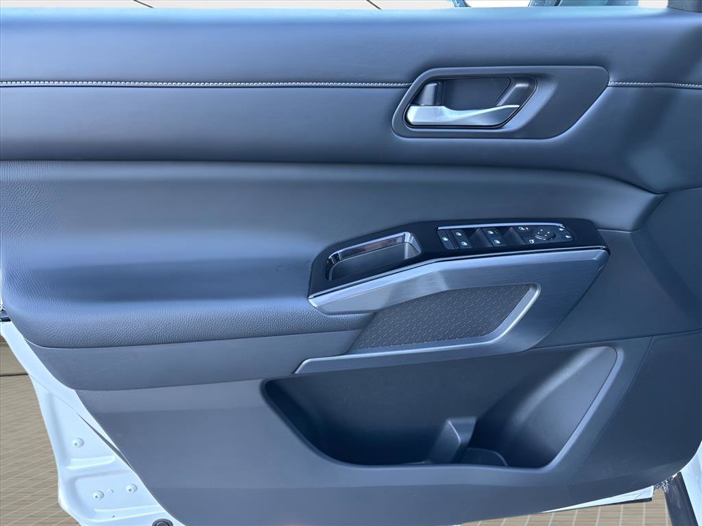 Used 2022 Nissan Pathfinder SL image 11