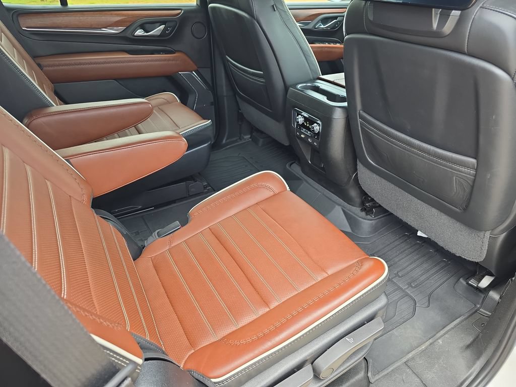 Used 2023 GMC Yukon Denali Ultimate AWD/4WD image 11