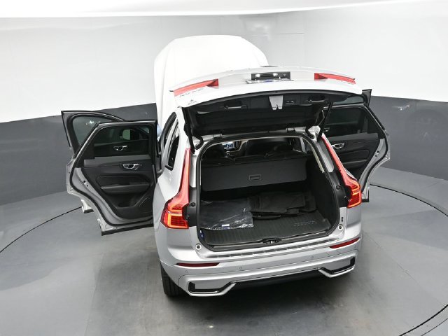 Used 2024 Volvo XC60 B5 Plus w/ Protection Package Premier AWD/4WD image 48